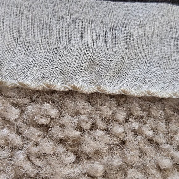 NWT 100% Silk Alexander McQueen Skull Scarf Black White - Picture 3 of 8